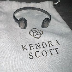 LIKE NEW Kendra Scott Elton Pinch Cuff Bracelet in Gunmetal